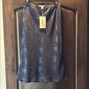 New💕 Elegant Floral Navy Chelsea and Violet  Skirt